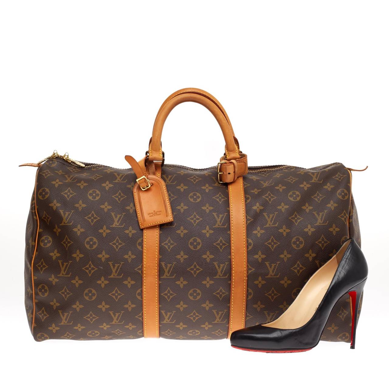 This authentic Louis Vuitton Keepall in size 50 features the brand's timeless travel bags in monogram canvas print. Its roomy interior and lightweight structure makes it the perfect travel companion. This duffle is accented with brown natural