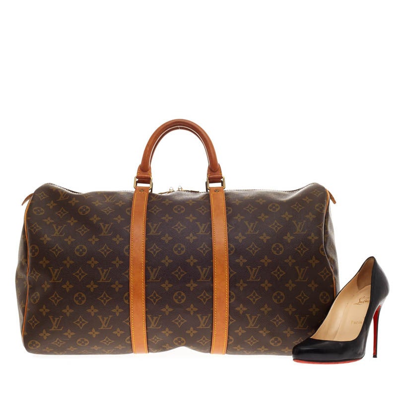 This authentic Louis Vuitton Keepall in size 50 features the brand's timeless and functional travel bags in monogram canvas print. Its roomy interior and lightweight structure makes it the perfect travel companion. This duffle is accented with brown