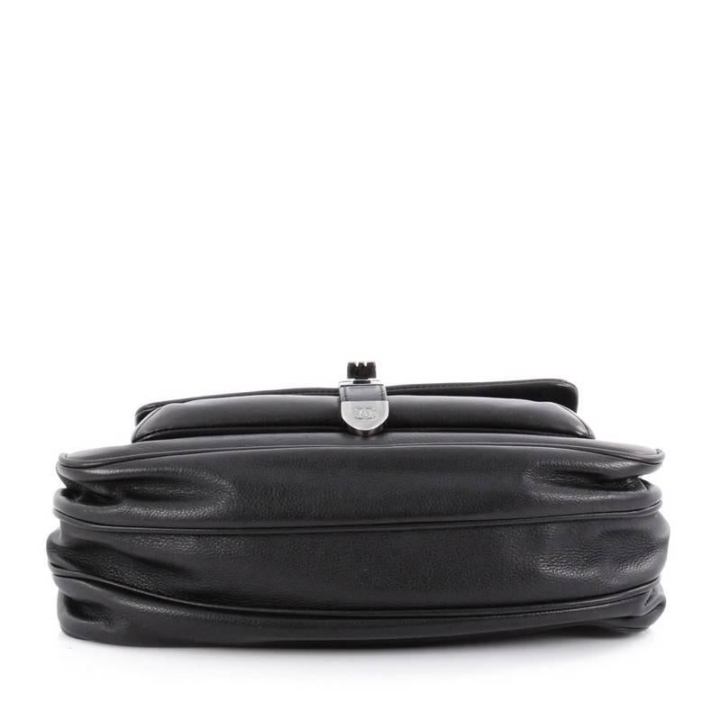 Sac à rabat accordéon Mademoiselle Lock Caviar Medium Chanel 1
