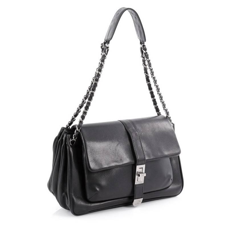 Sac à rabat accordéon Mademoiselle Lock Caviar Medium Chanel Bon état à NY, NY