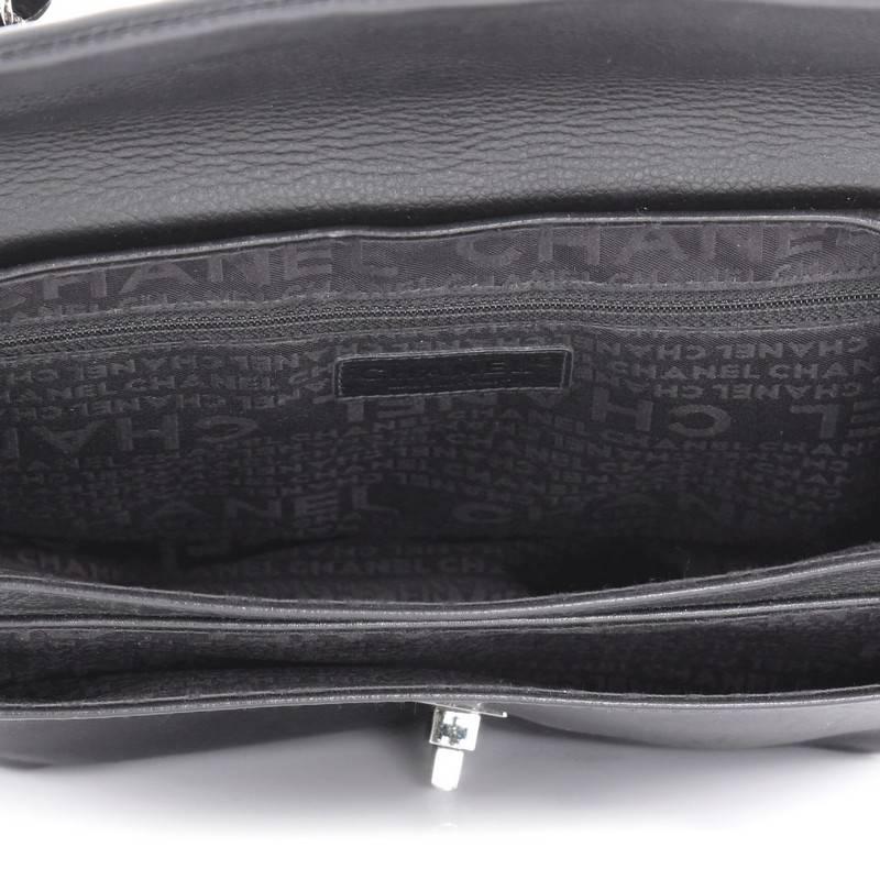 Sac à rabat accordéon Mademoiselle Lock Caviar Medium Chanel 2