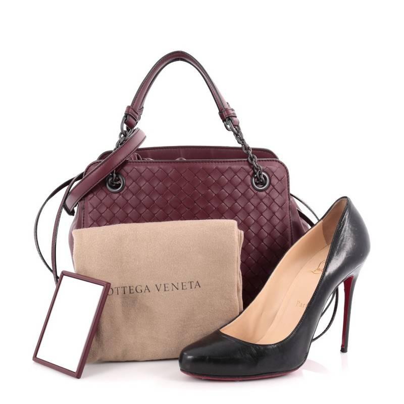 This authentic Bottega Veneta Convertible Drawstring Tote Intrecciato Nappa with Leather Small is from the brands' Fall-Winter 2016 Bag Collection which displays an effortless style that conceals a highly sophisticated design. Crafted from maroon