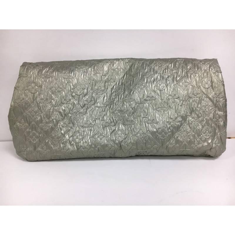 This authentic Louis Vuitton Limelight Clutch Metallic Jacquard Textile GM presented in the brand's 2007 Collection is an alluring clutch perfect for your evening looks. Crafted from silver metallic brocaded monogram quilted fabric, this glamorous,