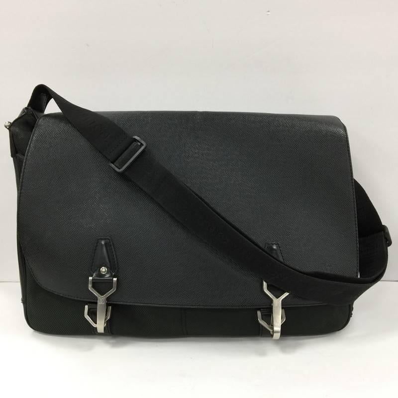 This authentic Louis Vuitton Dersou Bag Taiga Leather and Canvas is a chic, understated messenger bag that is stylish and fabulously functional. Crafted from black taiga leather and canvas, this messenger bag features adjustment strap, a full