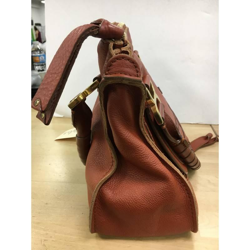 This authentic Chloe Marcie Shoulder Bag Leather Medium showcases the brand's popular horseshoe design in a classic hobo silhouette. Constructed from dark coral leather, this functional yet stylish hobo bag features a slouchy, easy-to-carry