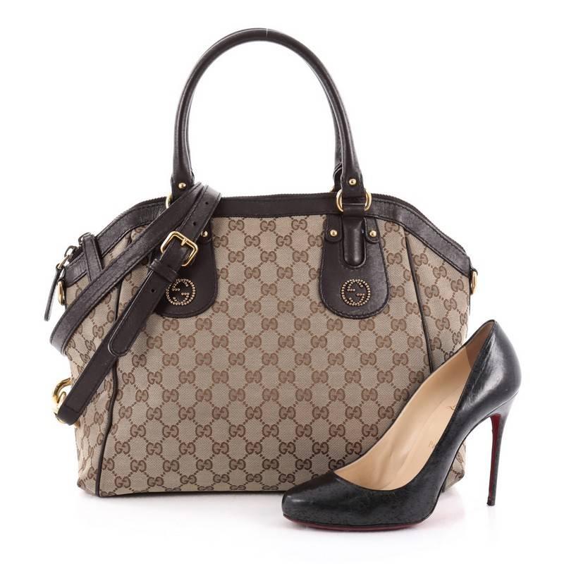 This authentic Gucci Scarlett Top Handle Bag GG Canvas Medium is a sophisticated and modern accessory that makes a perfect everyday bag. Crafted from brown GG canvas with brown leather trims, this elegant bag features dual-rolled leather top