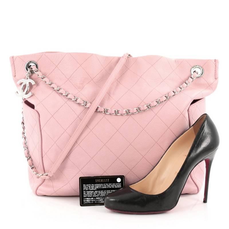 This authentic Chanel CC Pocket Tote Quilted Caviar Medium is the perfect luxe companion for the modern woman. Crafted in pink quilted caviar leather, this simple yet elegant tote features woven-in leather chain straps, exterior side pockets, CC