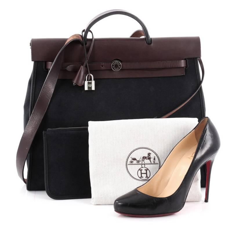 This authentic Hermes Herbag Zip Leather and Toile 39 showcases the brand's more subtle and care-free design perfect for everyday. Crafted in classic black toile fabric and vache hunter leather details, this stylish and functional bag features an