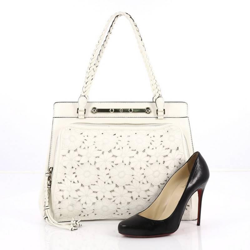 This authentic Valentino Demetra Tote Leather Lace showcases a chic and stylish design made for day-to-day excursions. Crafted in off-white leather, this romantic, feminine tote features braided leather straps, a large front zip-around pocket with