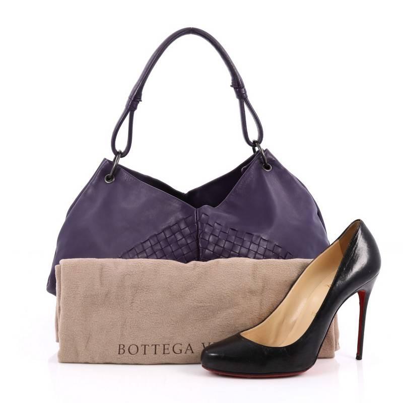 This authentic Bottega Veneta Aquilone Fortune Cookie Hobo Intrecciato Nappa Small is a gorgeous bag that's perfect for your everyday looks. Crafted from purple leather, this stylish bag features looping leather shoulder strap, Bottega's signature