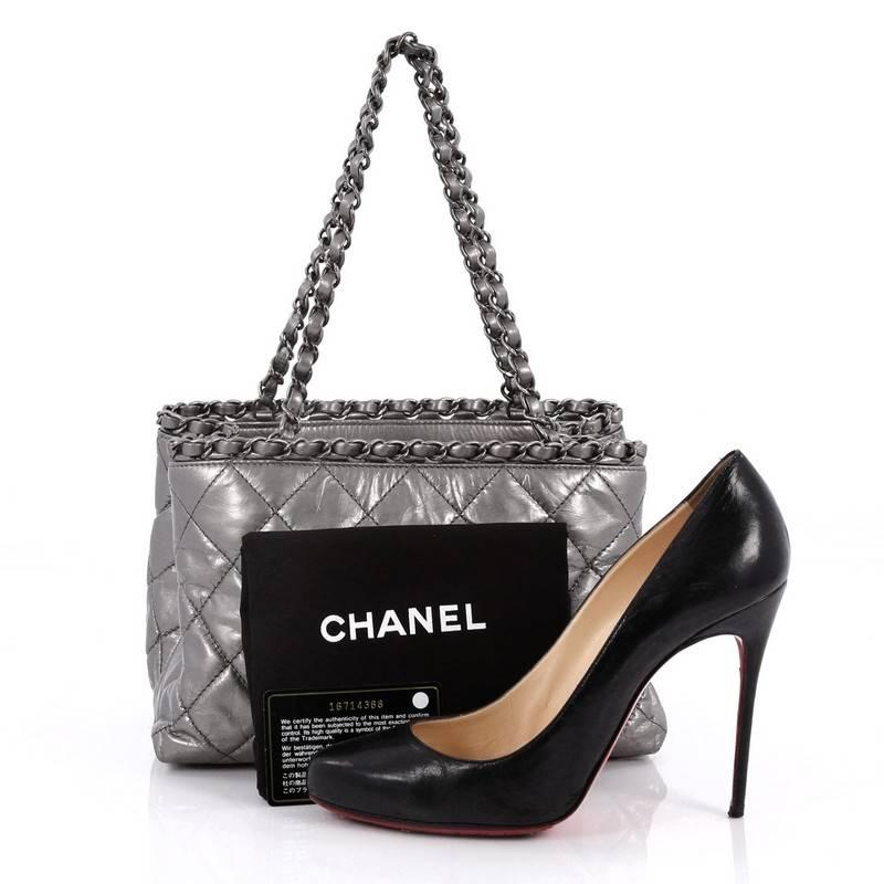 This authentic Chanel Chain Me Tote Quilted Calfskin Small showcases a modern classic design perfect for the on-the-go-woman. Beautifully crafted from diamond quilted silver calfskin leather, this stunning tote features woven-in leather chain design