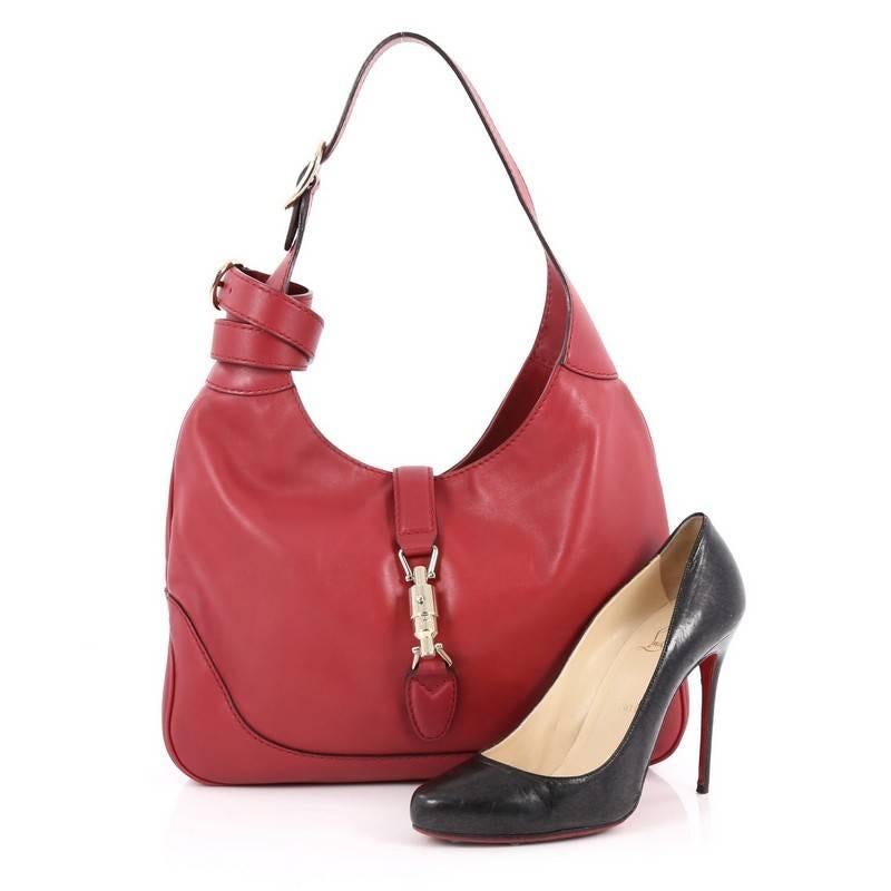 This authentic Gucci Jackie Original Shoulder Bag Leather Medium is a must-have luxurious everyday shoulder bag fit for the modern woman. Crafted from red leather, this re-imagined classic Jackie shoulder bag features an adjustable shoulder strap