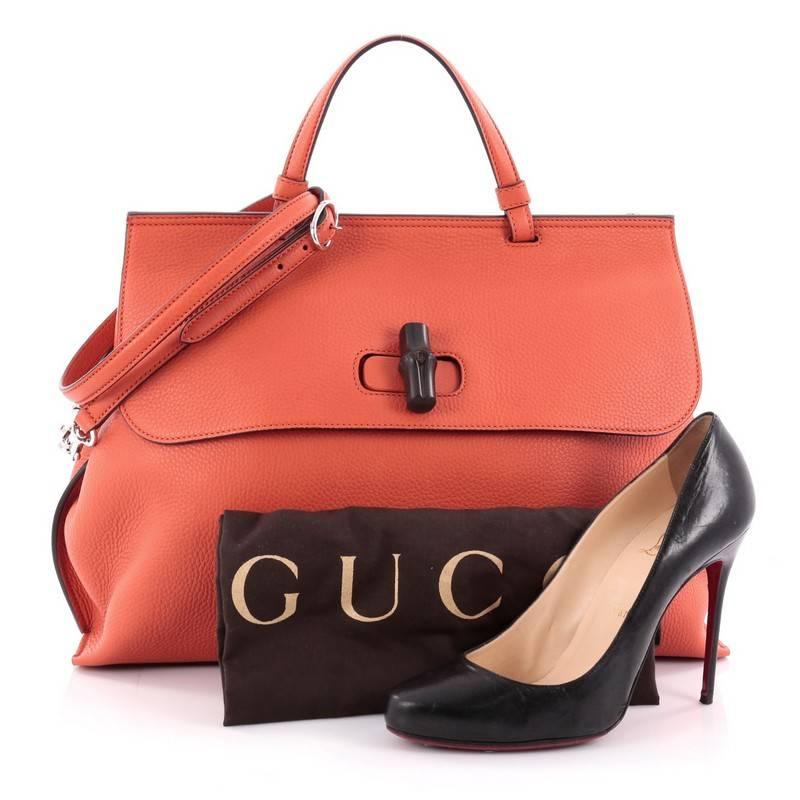 This authentic Gucci Bamboo Daily Top Handle Bag Leather Large from the brand's Fall/Winter 2014 Collection is perfect for everyday use. Crafted from burnt orange leather, this gorgeous tote features flat top handle, adjustable and detachable