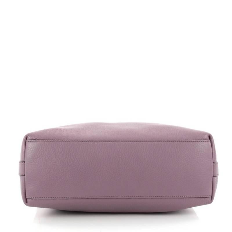 This authentic Gucci Miss GG Hobo Leather Small is a timeless and elegant hobo made for everyday use. Crafted from lavender leather, this hobo features a flat leather shoulder strap, signature interlocking GG hardware on the side and gold-tone
