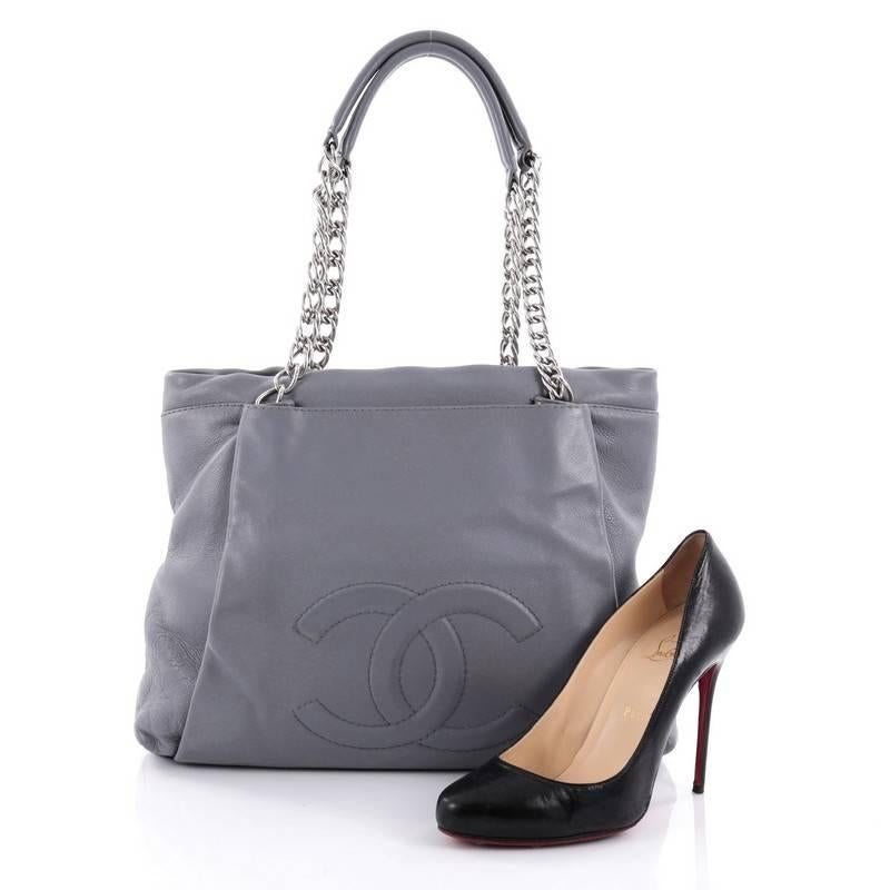 This authentic Chanel CC Tuck Tote Caviar Large is a classically styled tote that is beautiful and timeless. Crafted from gray caviar leather, this bag features dual chain-link straps with leather shoulder pads, stitched Chanel CC logo at front,
