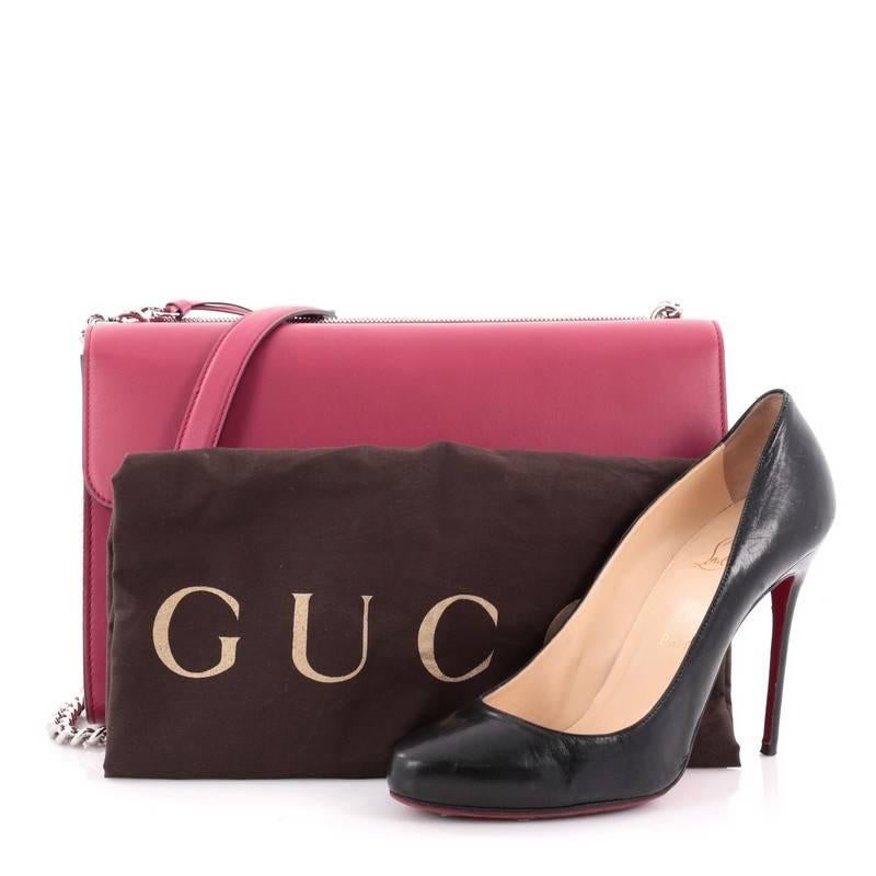 This authentic Gucci Interlocking Shoulder Bag Leather Medium presented in the brand's 2015 Collection is your perfect small companion for day to night. Crafted from pink leather, this elegant shoulder bag features a chain link shoulder strap,
