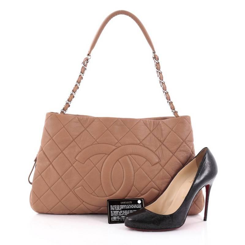 This authentic Chanel Timeless CC Expandable Tote Quilted Caviar Medium mixes modern style and versatility that will complement a multitude of looks. Crafted from brown caviar leather, this unique tote features Chanel's iconic diamond quilting,