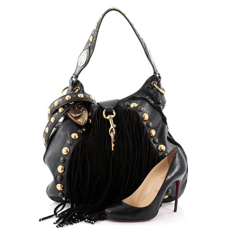 This authentic Gucci Fringe Babouska Convertible Hobo Python and Leather Large is a marvelous hobo that is ideal for day or evening looks. Crafted from genuine black python skin with leather, this hobo features a looping shoulder strap lined with
