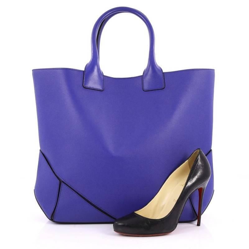 This authentic Givenchy Easy Tote Leather Medium is a simple, and stylish tote perfect for daily excursions. Crafted in royal blue leather, this sleek, minimalist style tote features dual-rolled handles, geometric-paneled base and silver-tone