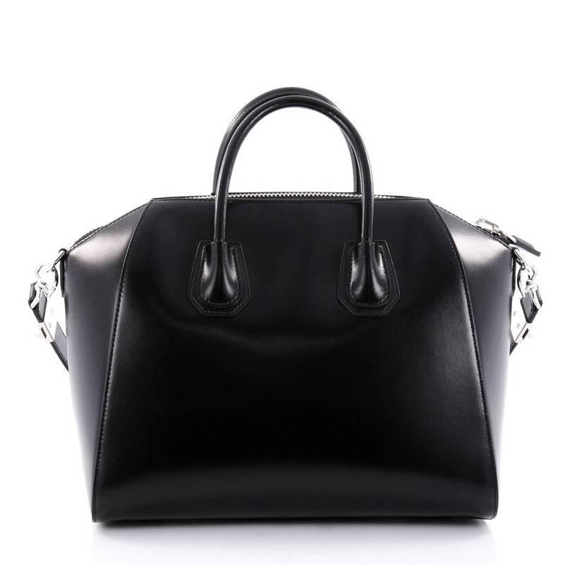 Givenchy Antigona Bag Glazed Leather Medium In Good Condition In NY, NY