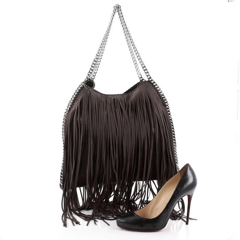 This authentic Stella McCartney Falabella Fringe Tote Faux Leather Small is perfect for casual day-to-day excursions with an edgy twist. Crafted in dark brown faux leather fringe, this luxurious tote features slinky chain handles, signature curb