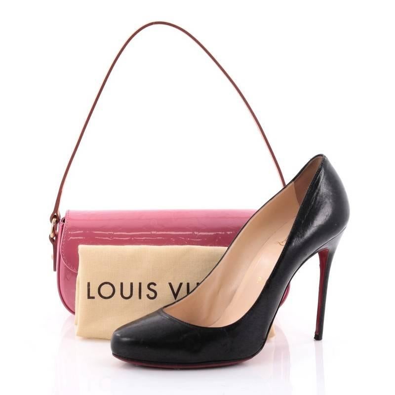 This authentic Louis Vuitton Malibu Street Handbag Monogram Vernis is the perfect, petite bag to complete an outfit with a touch of understated glam. Crafted from pink monogram vernis leather, this bag features a gold tone push lock closure, flat