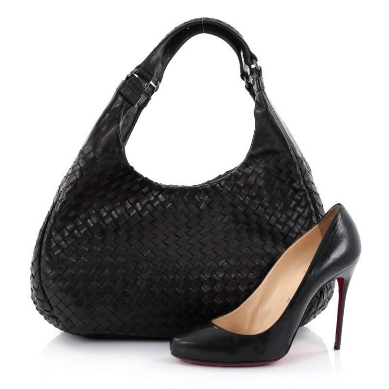 This authentic Bottega Veneta Campana Hobo Intrecciato Nappa Small is both understated yet elegant perfect for the modern woman. Crafted in Bottega Veneta's signature intrecciato woven black nappa leather, this functional shoulder bag features dual