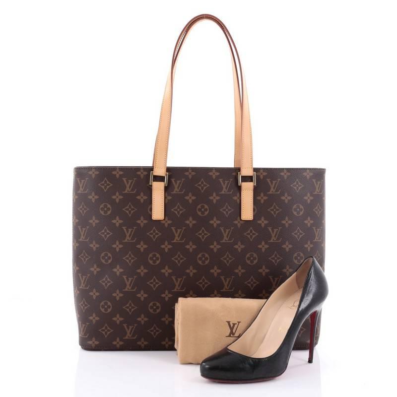 This authentic Louis Vuitton Luco Handbag Monogram Canvas is a classic tote that displays fashion and functionality all rolled into one. Crafted with the brand's iconic brown monogram coated canvas, this tote features dual flat leather handles, a