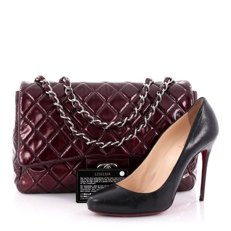 This authentic Chanel Classic Single Flap Bag Quilted Patent Jumbo is a timeless essential for any modern woman. Crafted in dark red quilted patent leather, this classic flap features woven-in leather chain strap, exterior back pocket, CC signature