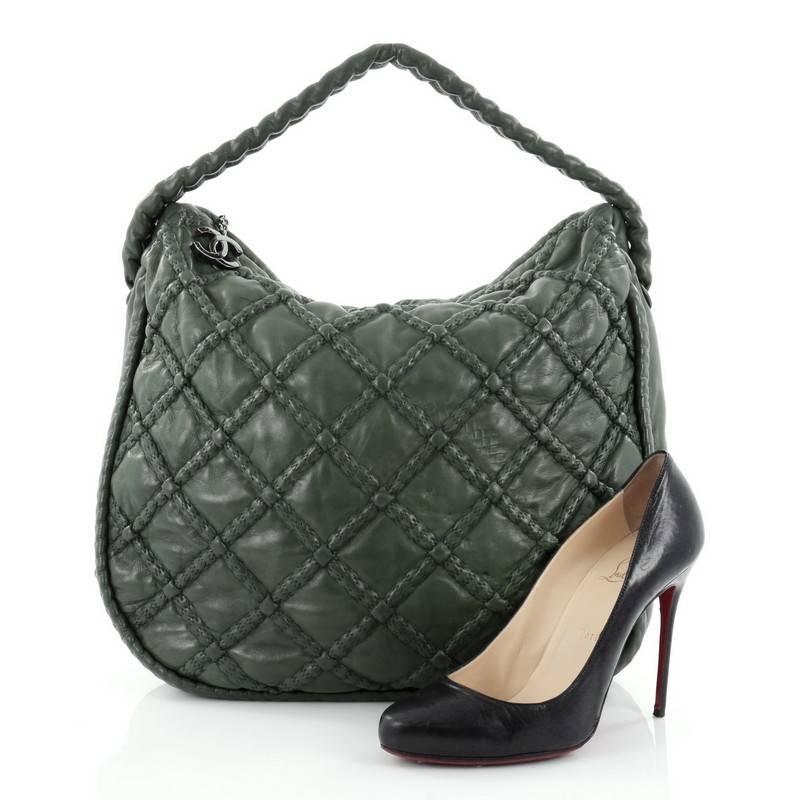 This authentic Chanel Hidden Chain Hobo Quilted Lambskin Large presented in the brand's 2007-2008 Collection is an exquisite, edgy hobo made for modern fashionistas. Crafted in green concealed quilted lambskin leather, this luxurious tote features a