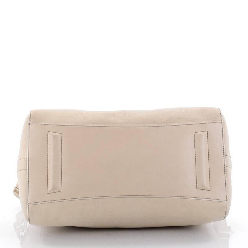 Givenchy Bicolor Antigona Bag Leather Medium In Good Condition In NY, NY