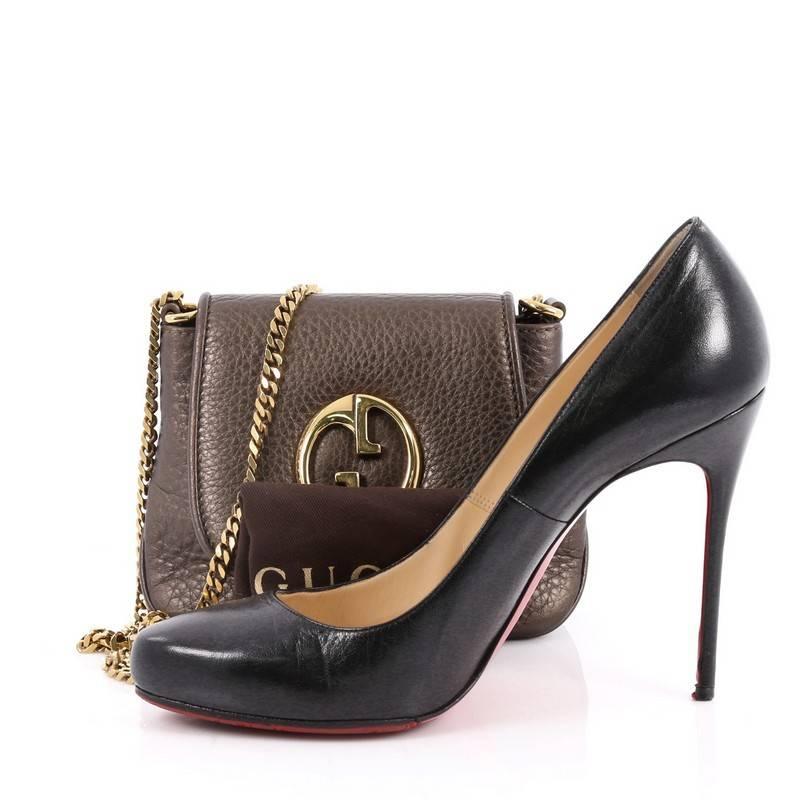 This authentic Gucci 1973 Crossbody Bag Leather Small is a classic for Gucci lovers. Crafted from bronze leather, this crossbody features gold double G detailing on its flap, chain link strap, and gold-tone hardware accents. Its hidden magnetic snap