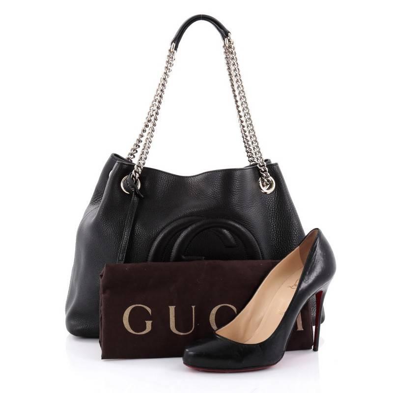 This authentic Gucci Soho Shoulder Bag Chain Strap Leather Medium is simple yet stylish in design. Crafted from beautiful black leather, this hobo features gold chain strap with leather pads, fringe tassel, signature interlocking Gucci logo stitched