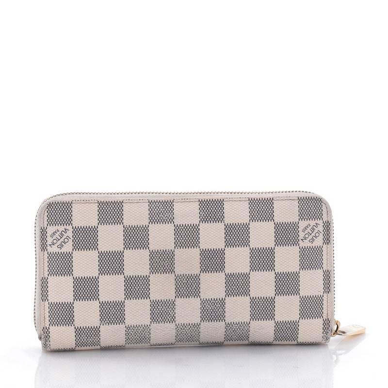 Louis Vuitton Zippy Wallet Damier In Good Condition In NY, NY