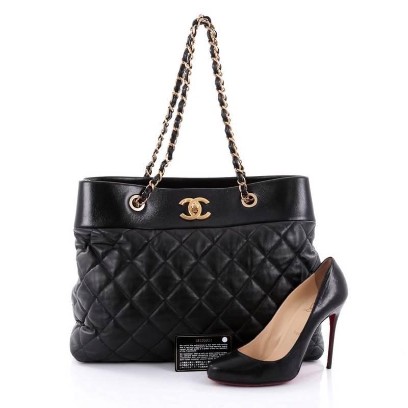 This authentic Chanel Soft Elegance Tote Quilted Distressed Calfskin Large presented in the brand's Fall/Winter 2013 Collection mixes classic Chanel styling with a modern twist. Crafted from distressed quilted calfskin in black, this beautiful tote