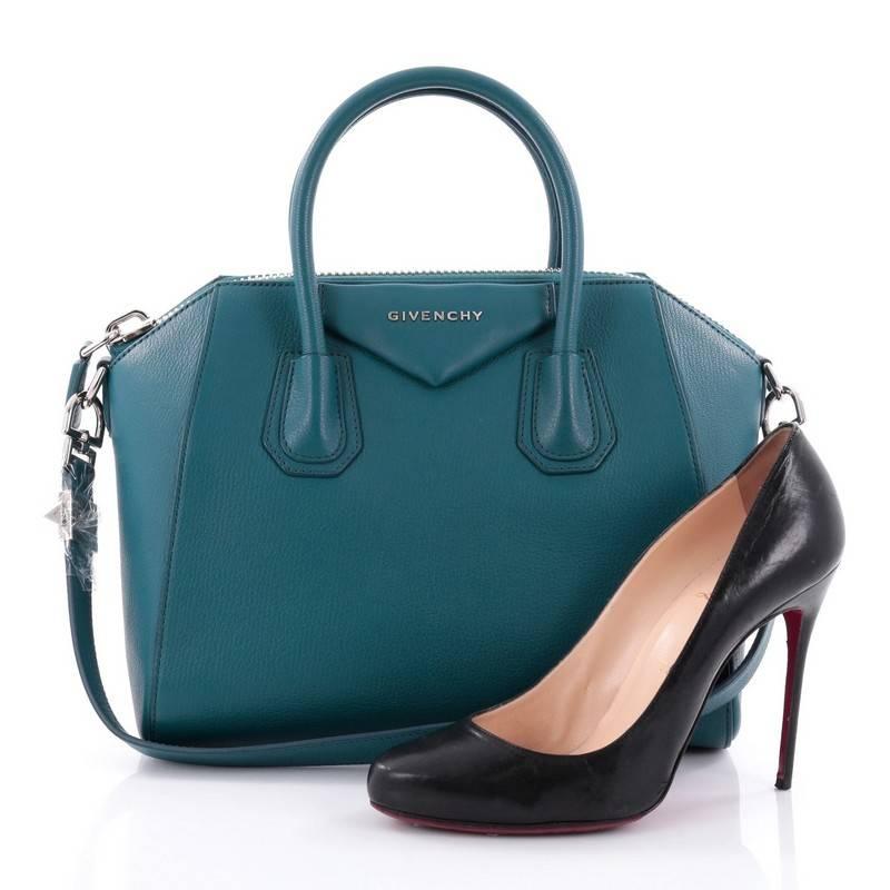 This authentic Givenchy Antigona Bag Leather Small combines style and functionality all-in-one. Crafted from turquoise leather, this structured handle bag is designed with the brand's signature envelope flap detail with silver Givenchy logo,