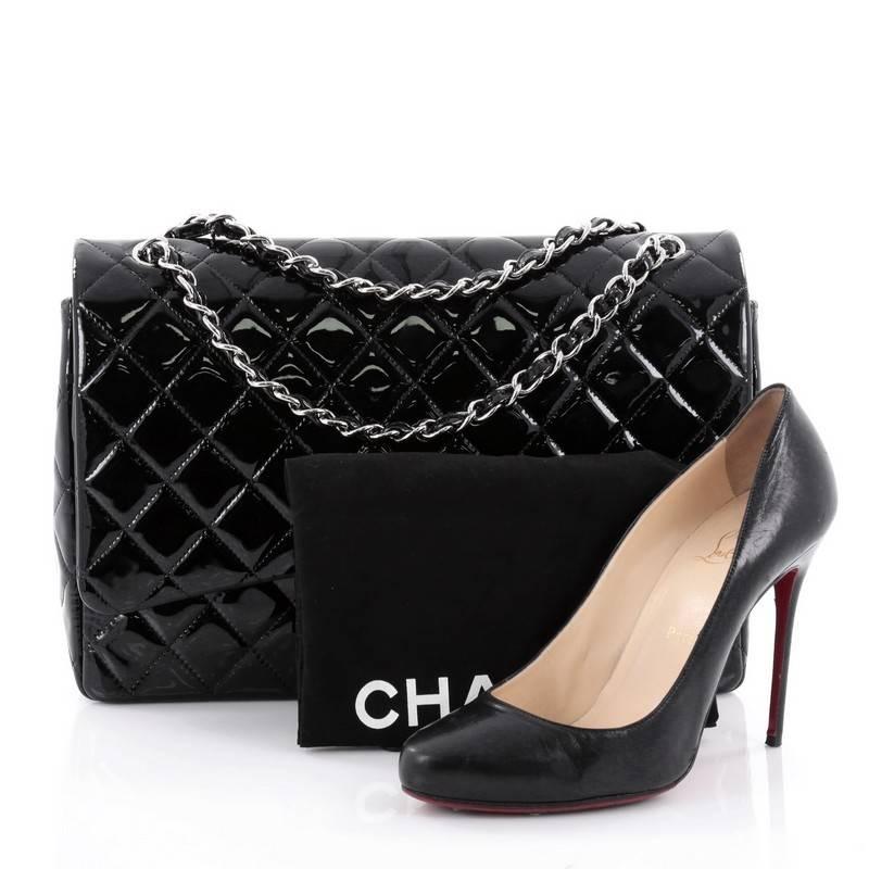 This authentic Chanel Classic Double Flap Bag Quilted Patent Maxi exudes a classic yet easy style made for the modern woman. Crafted from black patent leather, this elegant flap features Chanel's signature diamond quilted design, woven-in leather