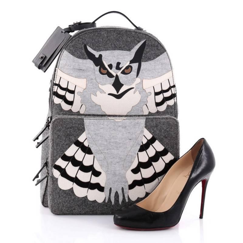 This authentic Valentino Owl Backpack Wool and Leather is a stylish bag perfect for on-the go moments. Crafted in grey wool with owl marquetry detail, adjustable shoulder straps and leather top handle, exterior zip pocket, exterior side pockets and
