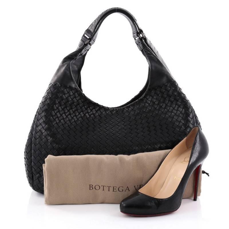 This authentic Bottega Veneta Campana Hobo Intrecciato Nappa Large is both understated yet elegant perfect for the modern woman. Crafted in Bottega Veneta's signature intrecciato woven black nappa leather, this functional shoulder bag features dual