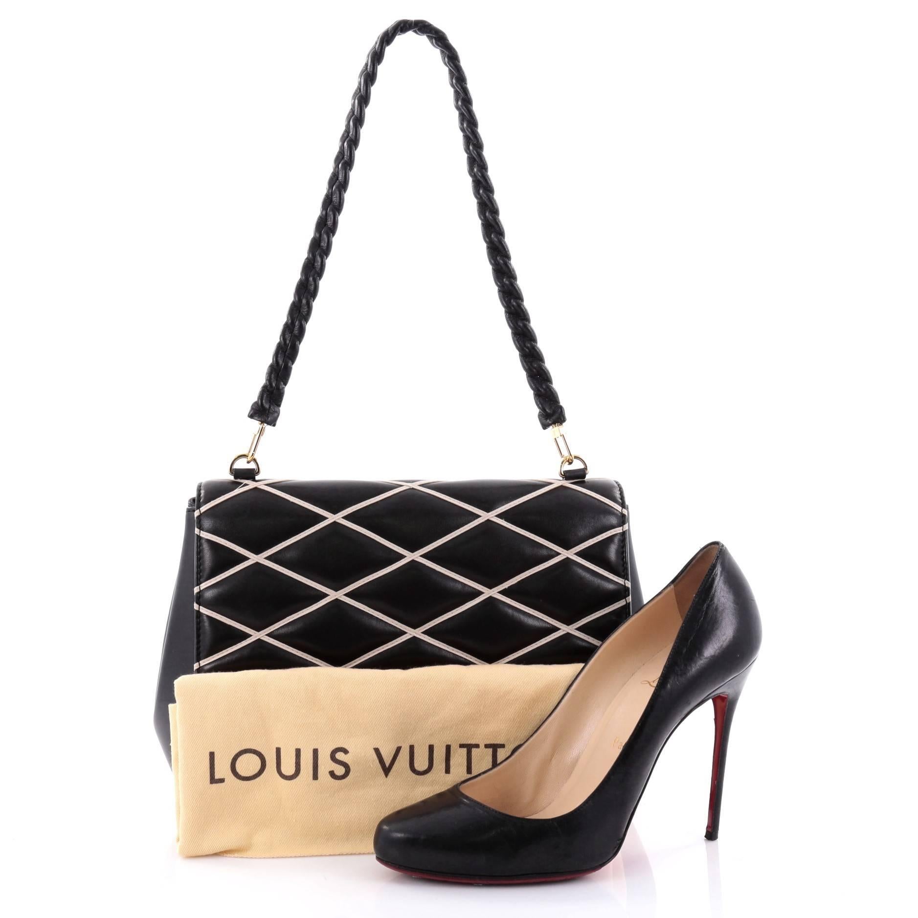 This authentic Louis Vuitton Pochette Flap Handbag Malletage Leather from the brand's Fall/Winter 2014 Runway Collection pays homage to Louis Vuitton's rich history of travel. Crafted from black and white quilted malletage lambskin leather, this