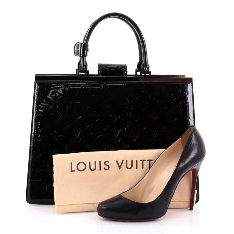 This authentic Louis Vuitton Deesse Handbag Monogram Vernis GM inspired by 1950s retro-feminine glam is a luxurious tote for day or night. Crafted from black monogram vernis, this sophisticated bag features dual-rolled patent leather handles,