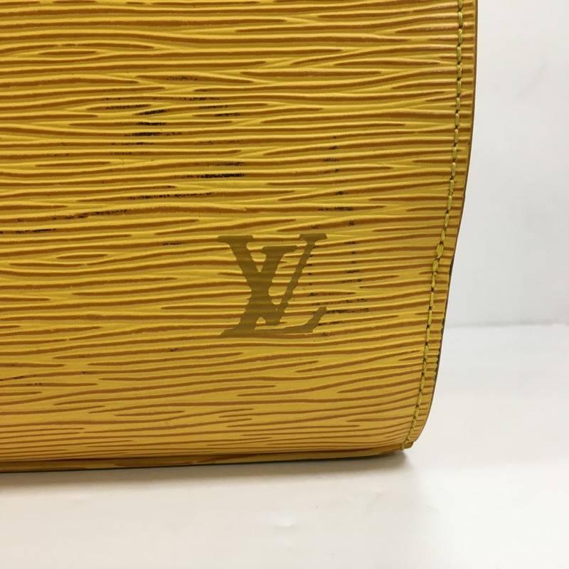 This authentic Louis Vuitton Pont Neuf Handbag Epi Leather PM is a classic must-have handle bag. Constructed in yellow epi leather, this sturdy handle bag showcases dual-rolled leather handles, slip compartments at the front and back, a subtle
