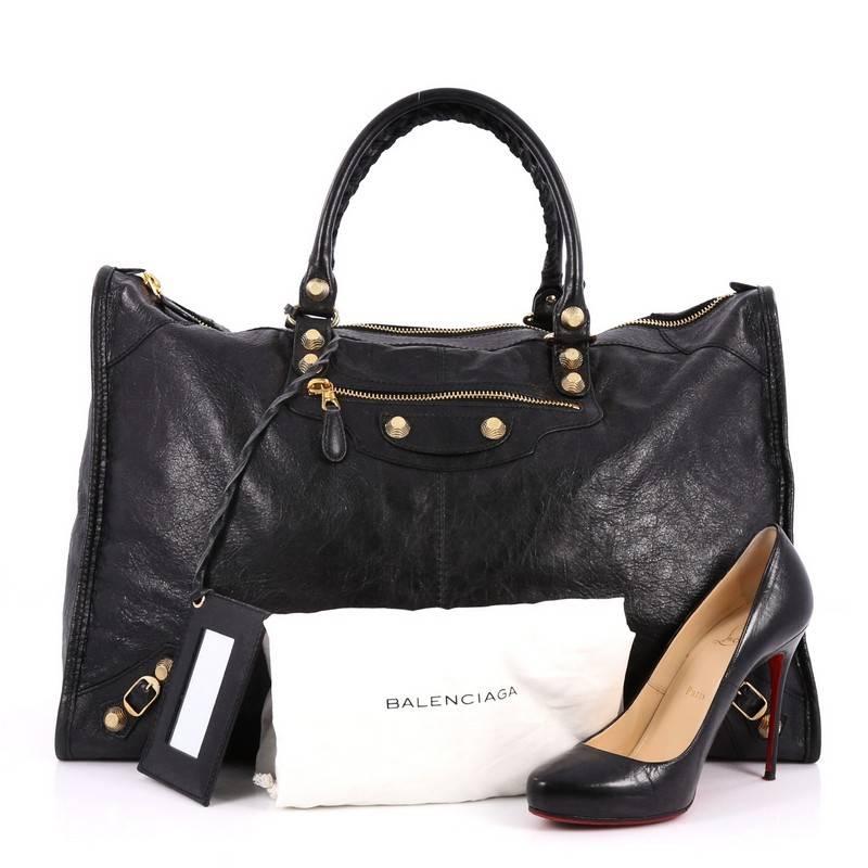 This authentic Balenciaga Weekender Giant Studs Handbag Leather is an instant luxurious classic. Constructed from black leather, this bag features braided woven handle straps, giant gold-tone hardware, zipper pocket on the front and gold-tone