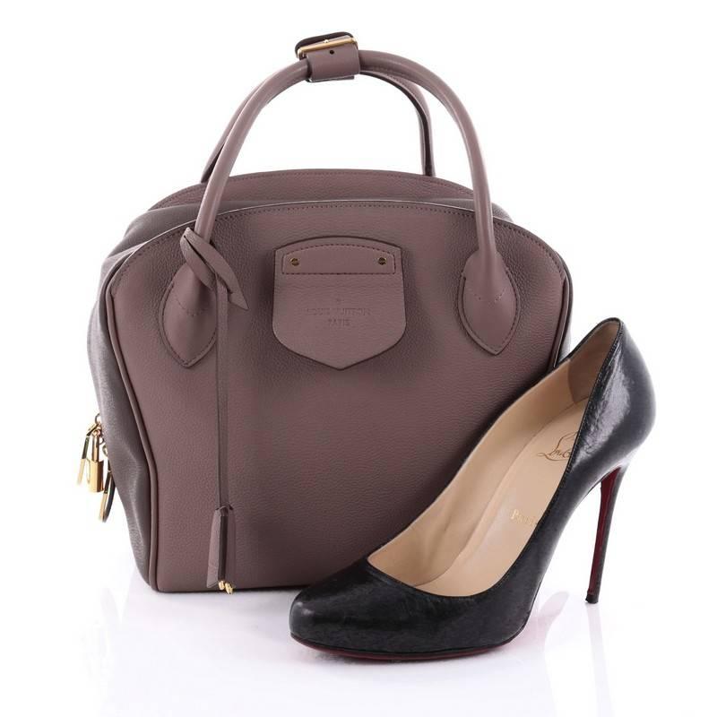 This authentic Louis Vuitton Haute Maroquinerie Milaris Handbag Leather is a customized bag that is as elegant and classic as they come. Constructed from mauve and brown leather, this bag features dual-rolled handles with handle connector,