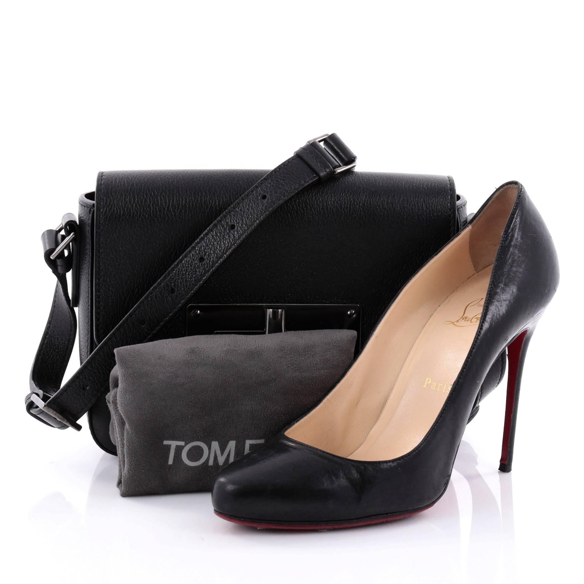 This authentic Tom Ford Natalia Day Bag Leather Medium is one of the brand's signature bag that is as versatile as it is iconic. Crafted from black leather, this bag features a adjustable shoulder strap, full frontal flap with large gunmetal turn