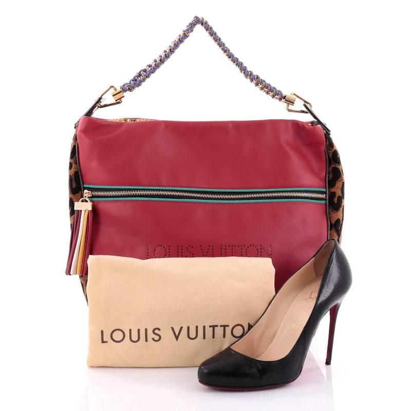 This authentic Louis Vuitton Limited Edition Flight Safari Handbag Calfskin and Leopard Chenille is from the brand’s Spring/Summer 2009 runway show. Crafted from rouge red leather and Stephen Sprouse leopard print fabric on its sides and bottom with