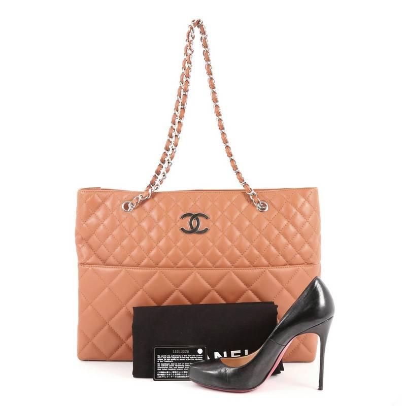 This authentic Chanel In The Business Tote Quilted Lambskin Large is a marvelous tote for day or evening looks. Crafted from carmel brown lambskin leather, this timeless bag features dual woven-in leather chain straps, diamond quilted design, Chanel