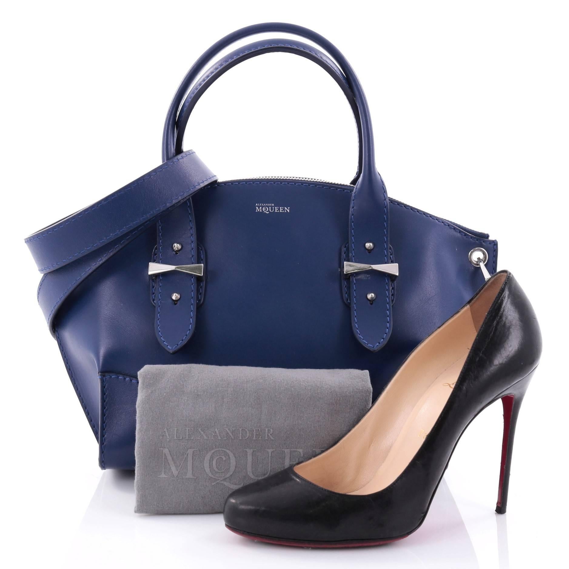 This authentic Alexander McQueen Legend Convertible Satchel Leather Small is a sure-fire hit for the new season, destined to become your forever bag. Crafted from blue leather, this sophisticated bag features dual-rolled leather handles, detachable