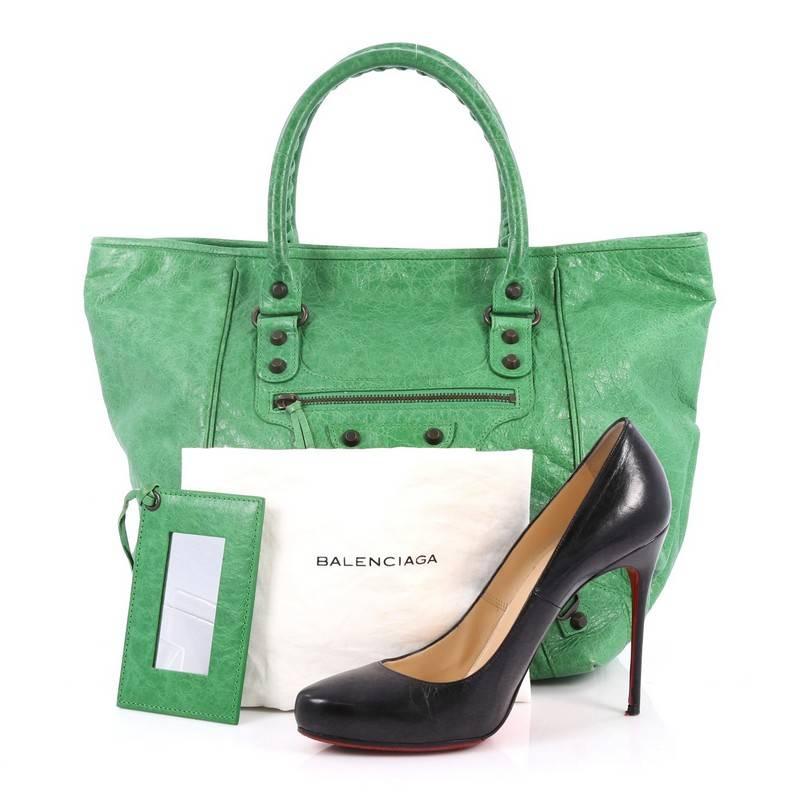 This unique Balenciaga Sunday Tote Classic Studs Leather Small is stylish and beautiful in design, made for everyday use. Constructed in green leather, this tote features dual-rolled braided handles, signature Balenciaga buckle and classic studs