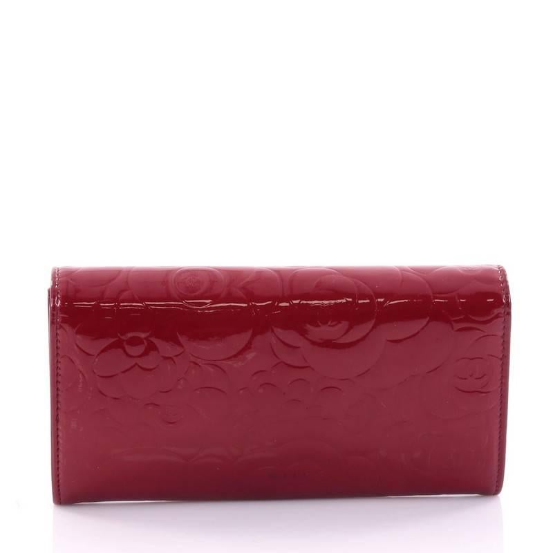 Chanel CC Gusset Flap Wallet Camellia Patent Long In Good Condition In NY, NY